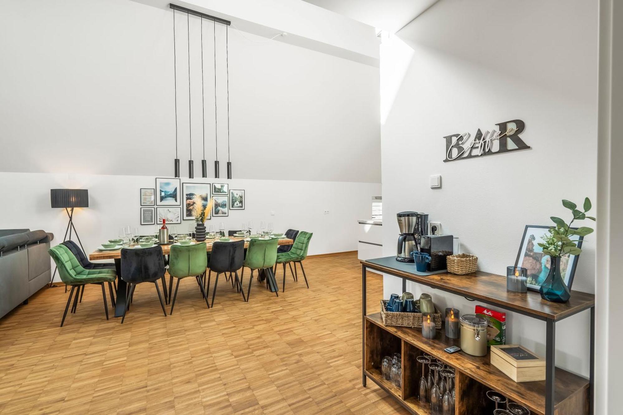 Dnd Design Loft I 170qm I Parken I Balkon I Workstation I Netflix I Kaffee I Waschmaschine I Trockner I Xbox I Ausblick Apartment Wurzburg