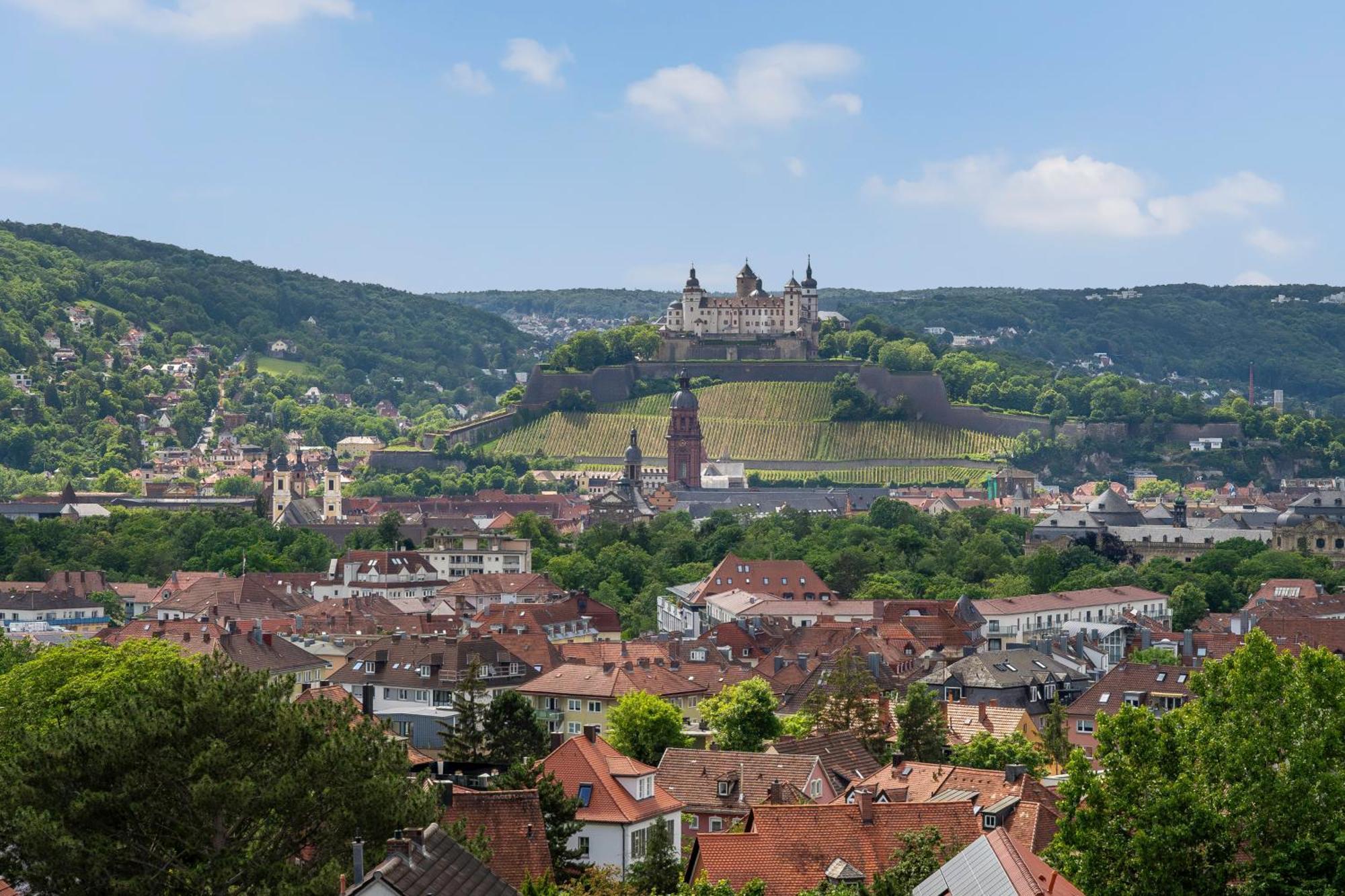 Dnd Design Loft I 170qm I Parken I Balkon I Workstation I Netflix I Kaffee I Waschmaschine I Trockner I Xbox I Ausblick Wurzburg